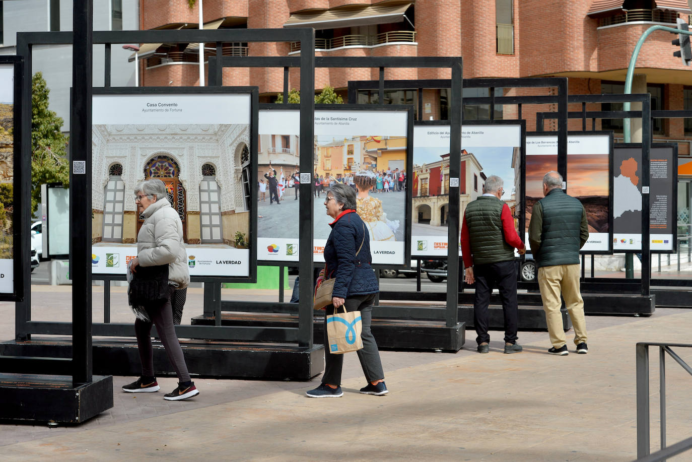 Elche acoge una exposición fotográfica que muestra los encantos del nordeste de la Región