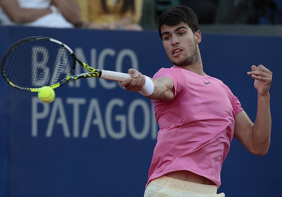 Carlos Alcaraz pasa directamente a segunda ronda al estar exento de la primera por su condición de primer cabeza de serie.