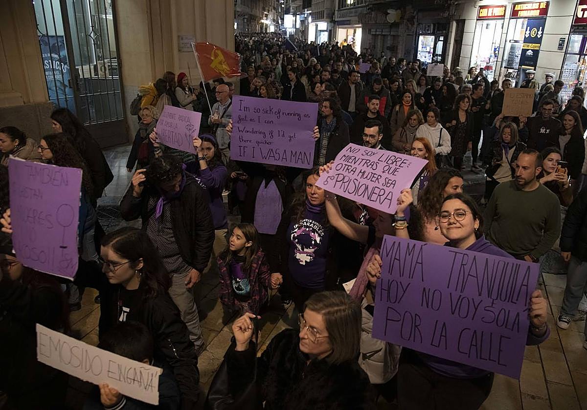 La manifestación del Día de la Mujer en Cartagena, en imágenes
