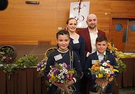 Los Vendimiadores infantiles y adultos, tras la elección.