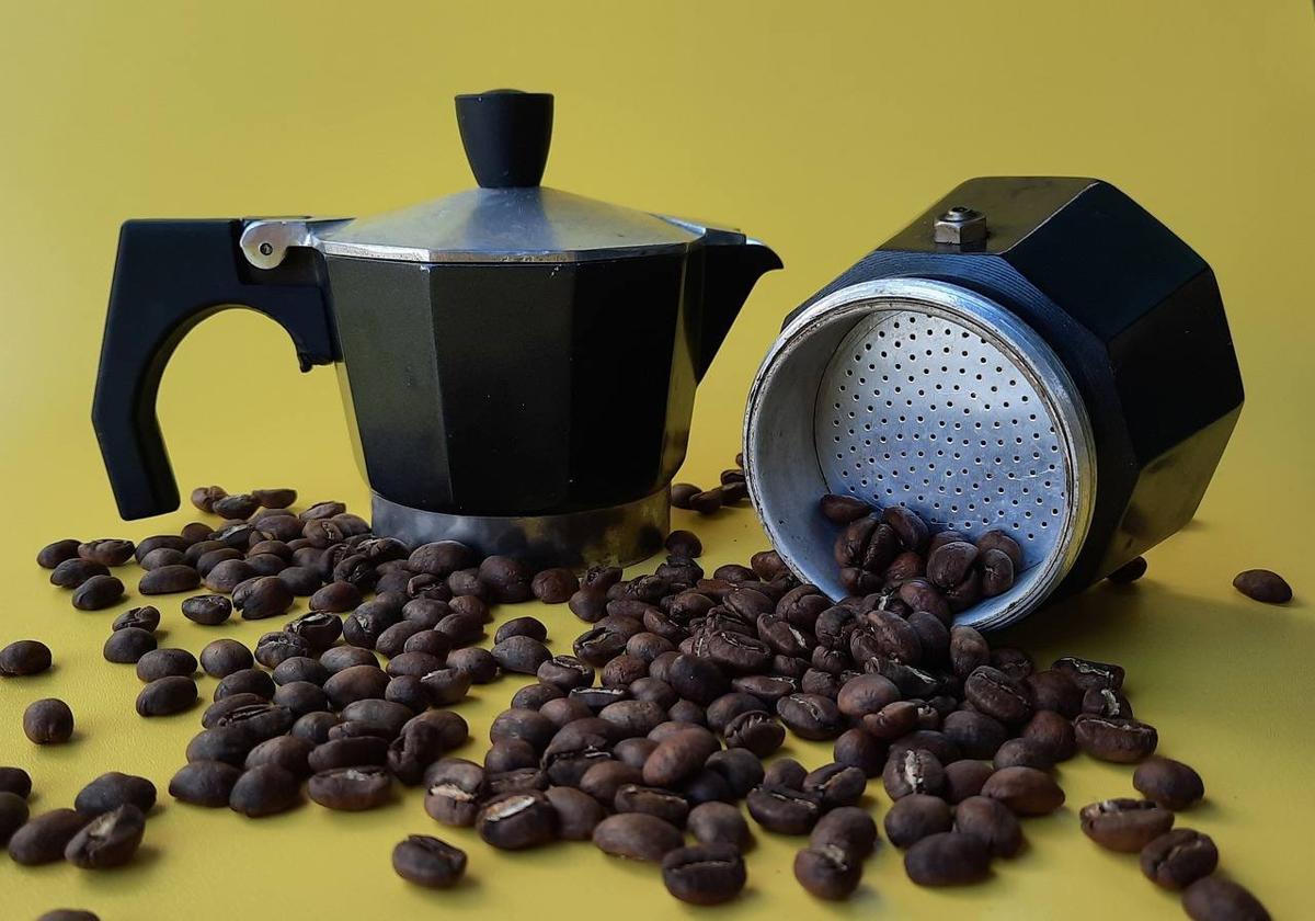 Cómo limpiar la clásica cafetera italiana (moka) sin usar jabón