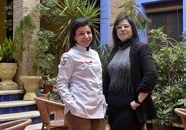 Las hermanas Irene y Eva López, en su restaurante De Loreto, en Jumilla.