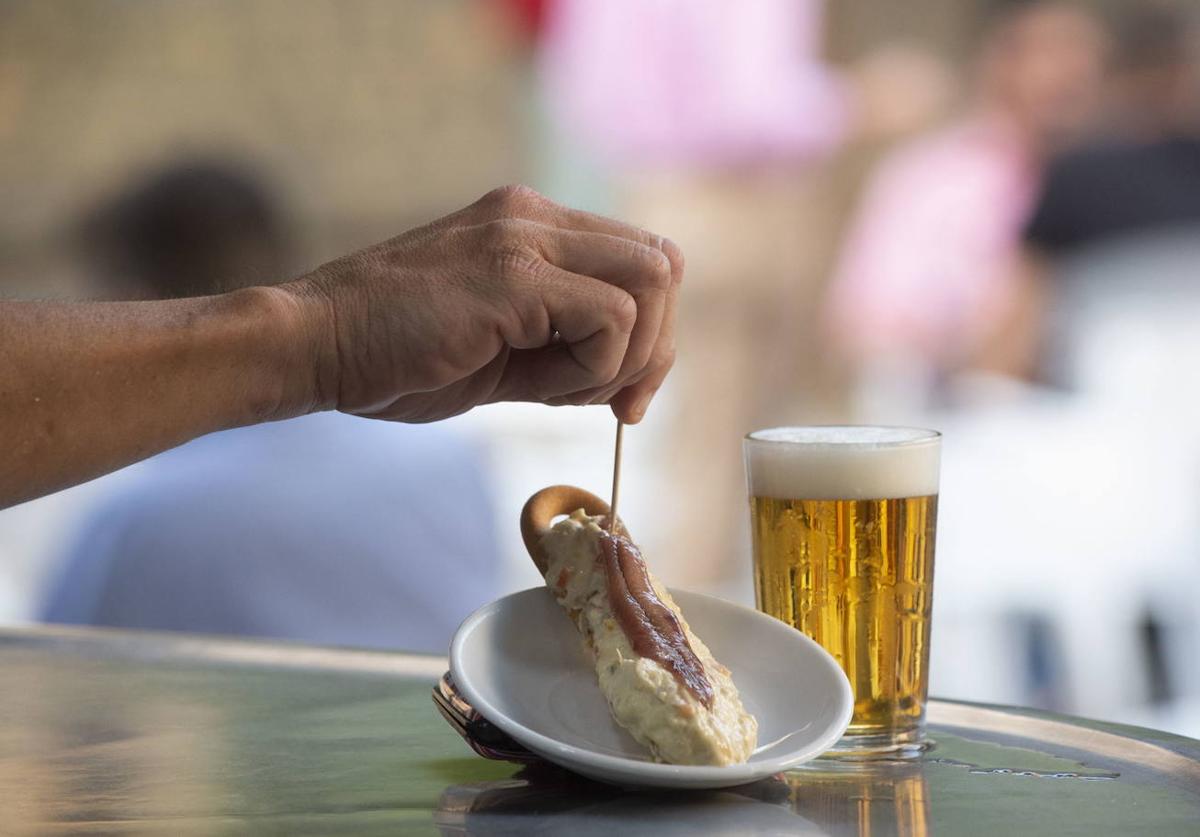 Cómo debes comer una marinera para que no se rompa.