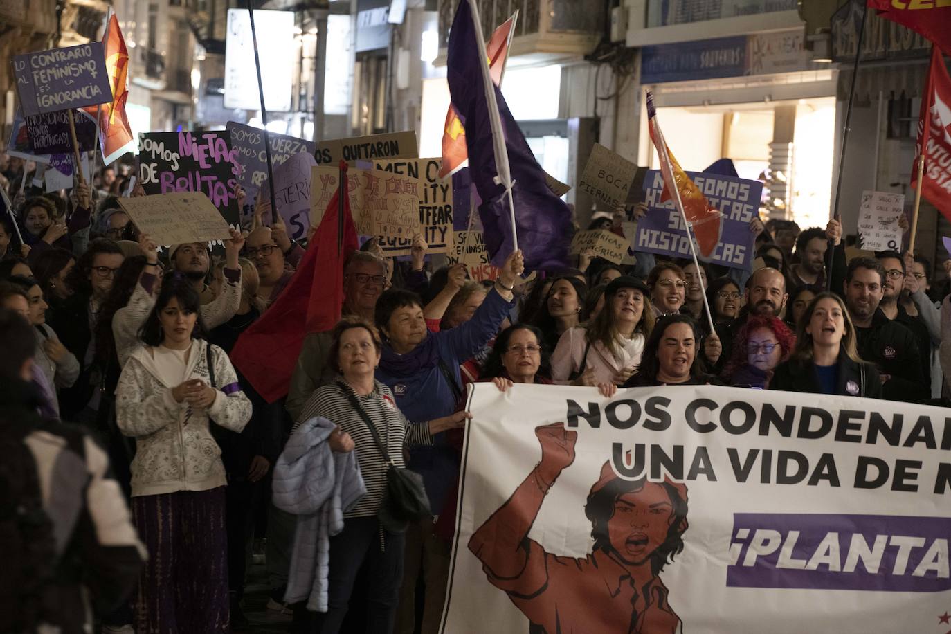 La manifestación del Día de la Mujer en Cartagena, en imágenes