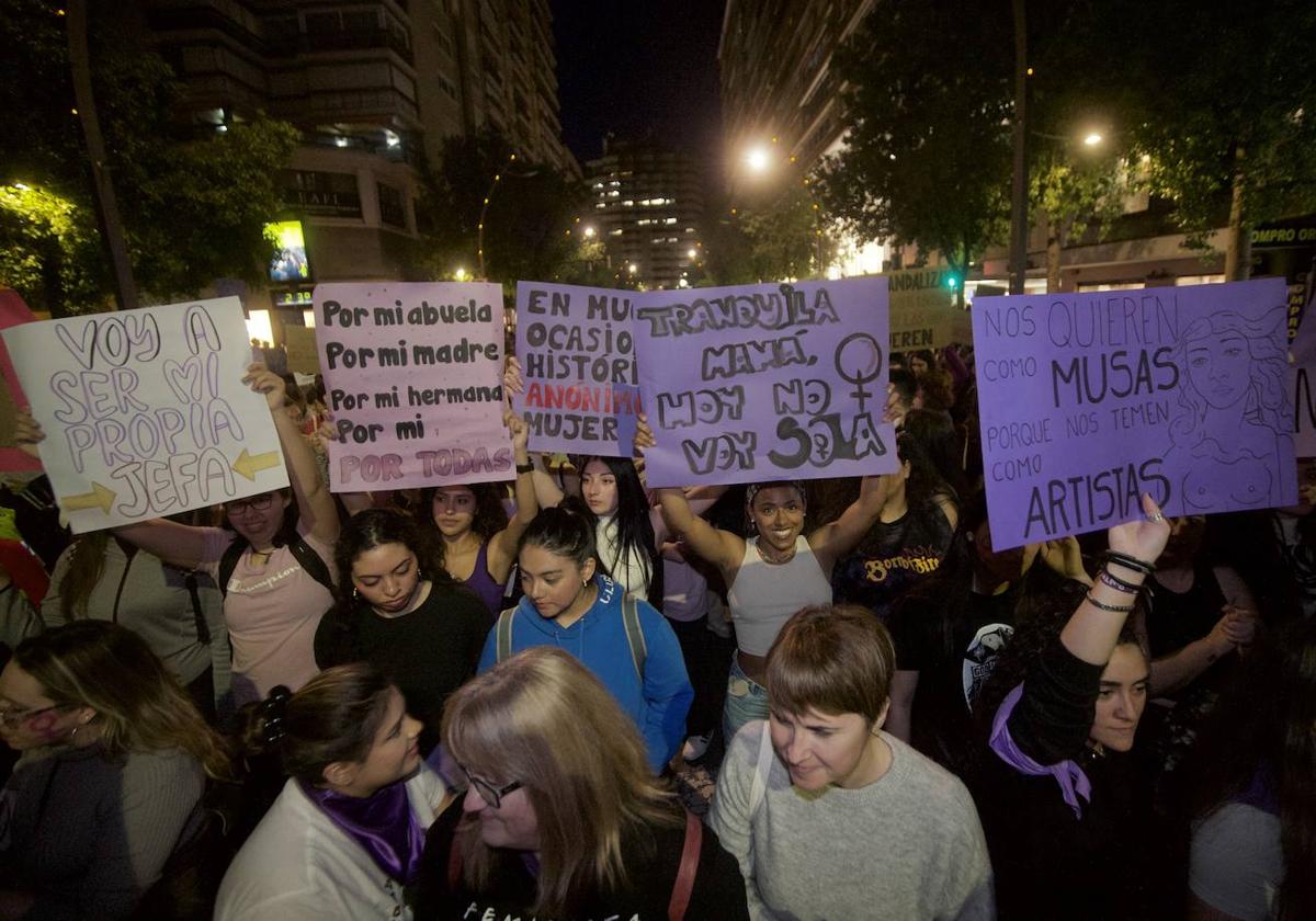 La manifestación del Día de la Mujer en Murcia, en imágenes