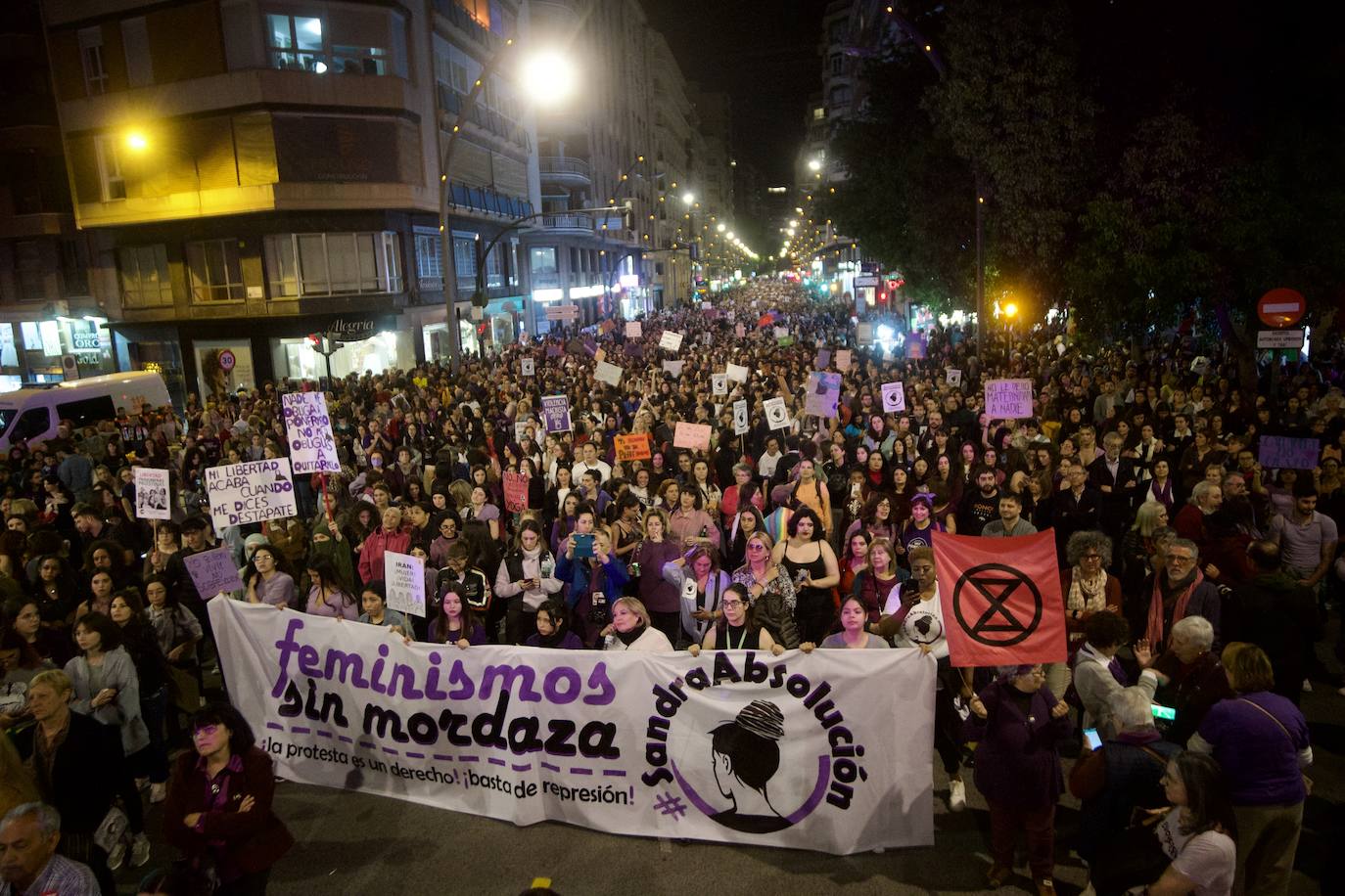 La manifestación del Día de la Mujer en Murcia, en imágenes