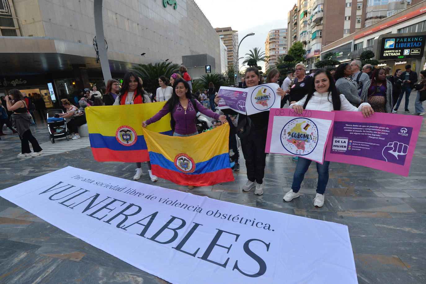 La manifestación del Día de la Mujer en Murcia, en imágenes