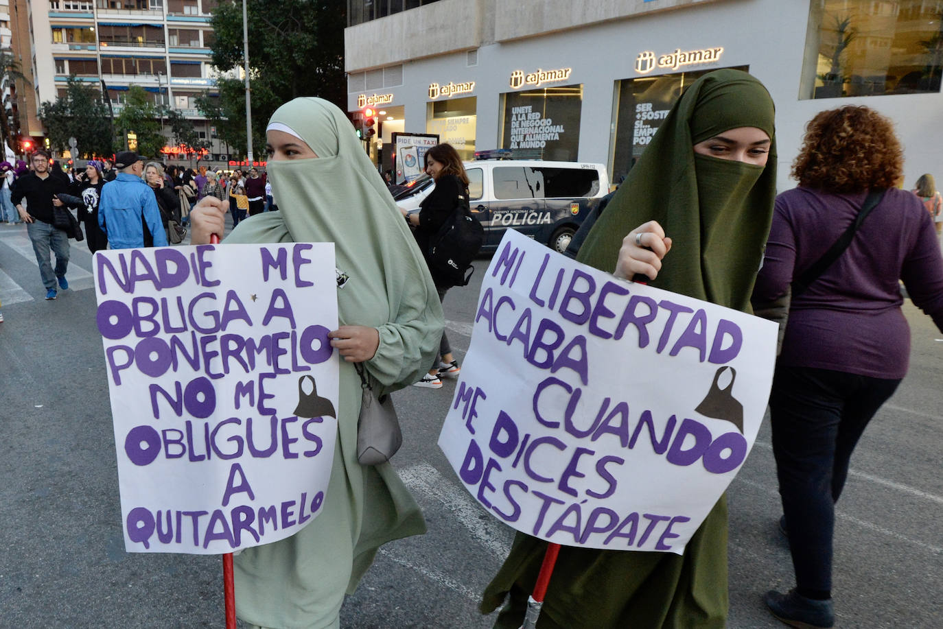 La manifestación del Día de la Mujer en Murcia, en imágenes