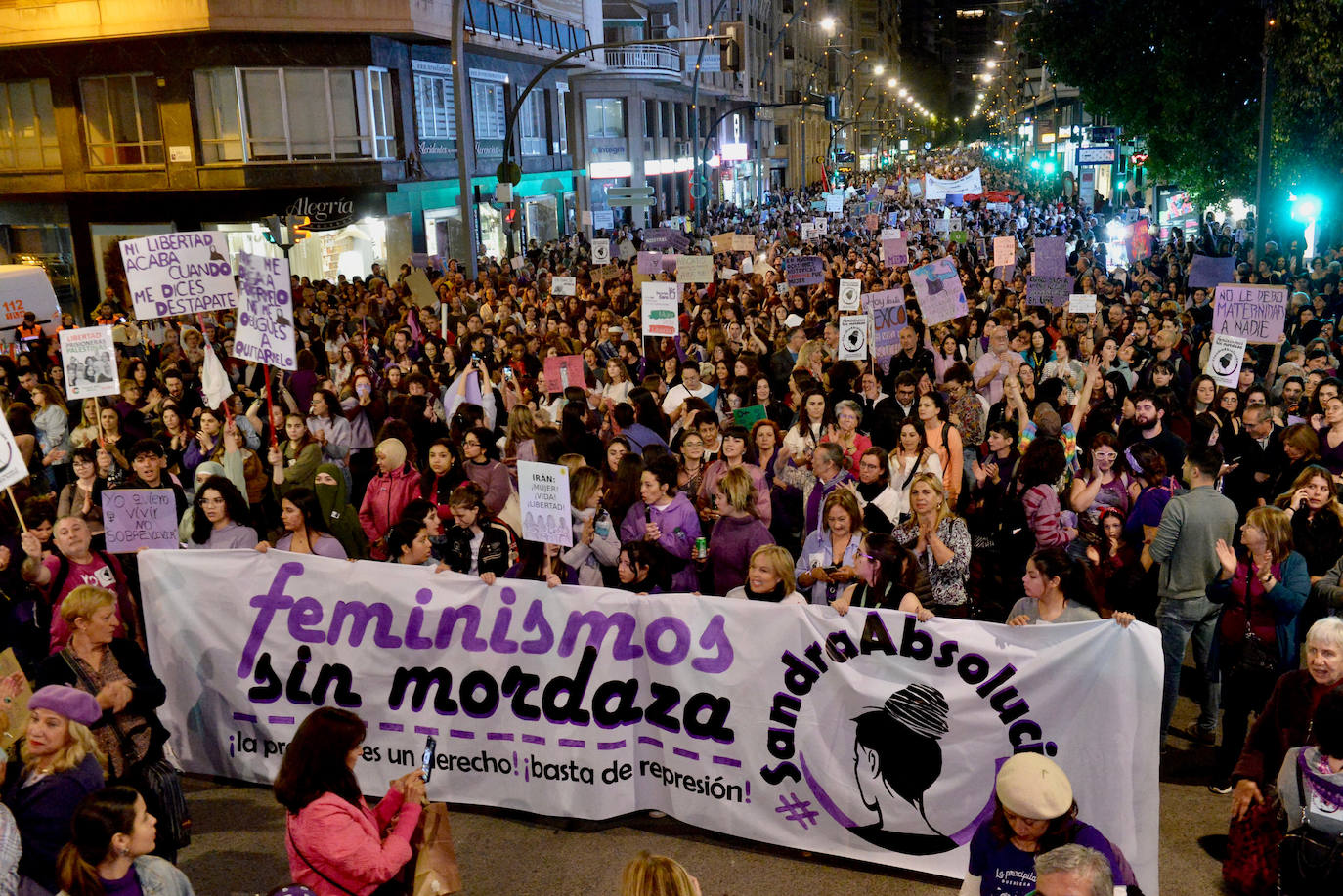 La manifestación del Día de la Mujer en Murcia, en imágenes