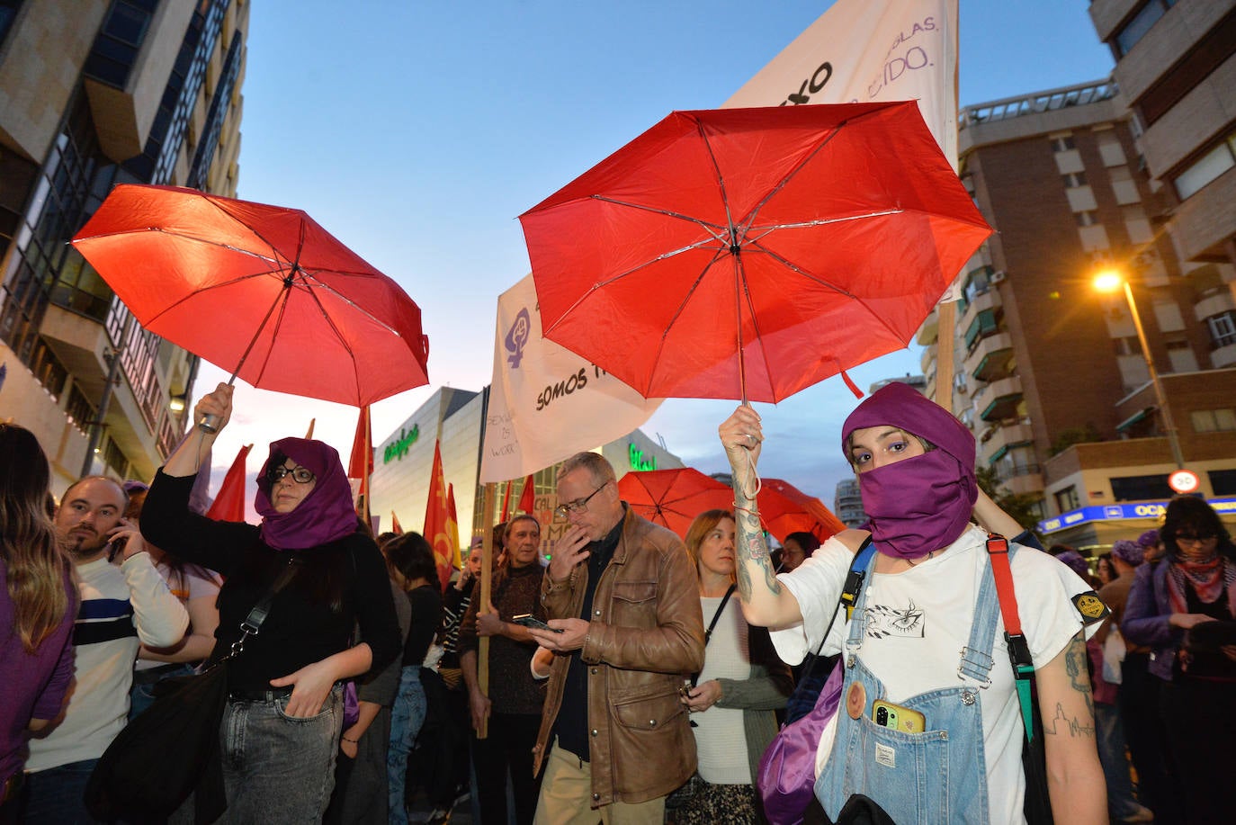 La manifestación del Día de la Mujer en Murcia, en imágenes