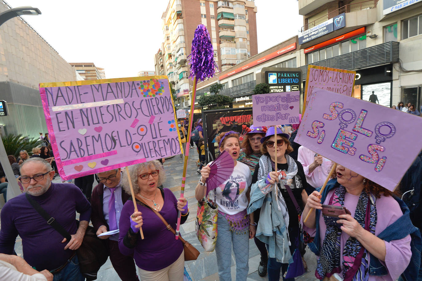 La manifestación del Día de la Mujer en Murcia, en imágenes