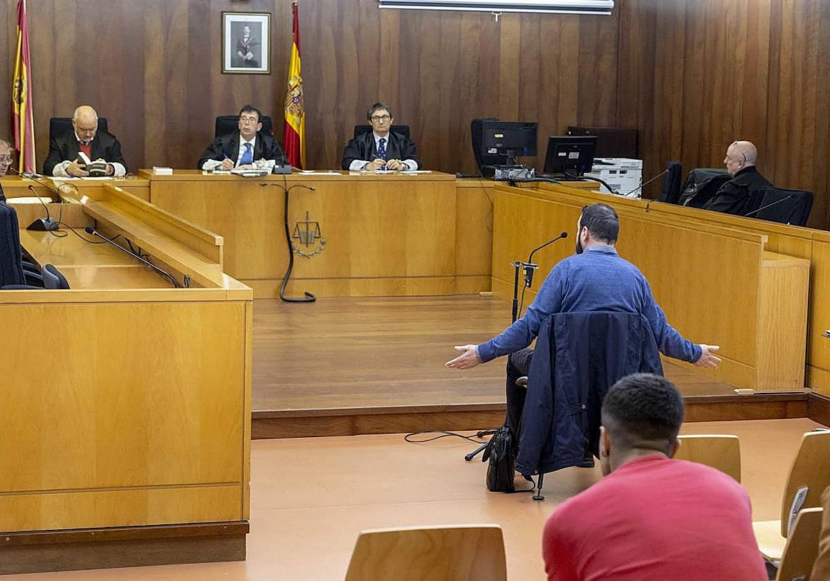 El cura procesado, durante una sesión del juicio el pasado febrero.