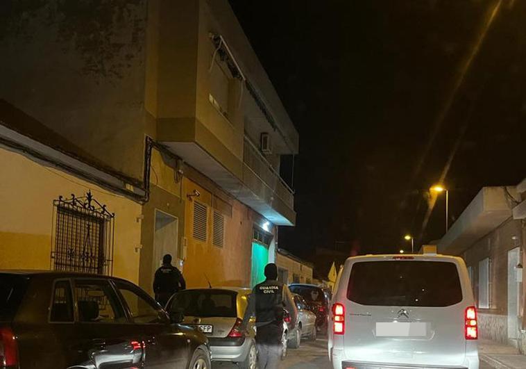 Agentes en Roldán este miércoles por la noche.