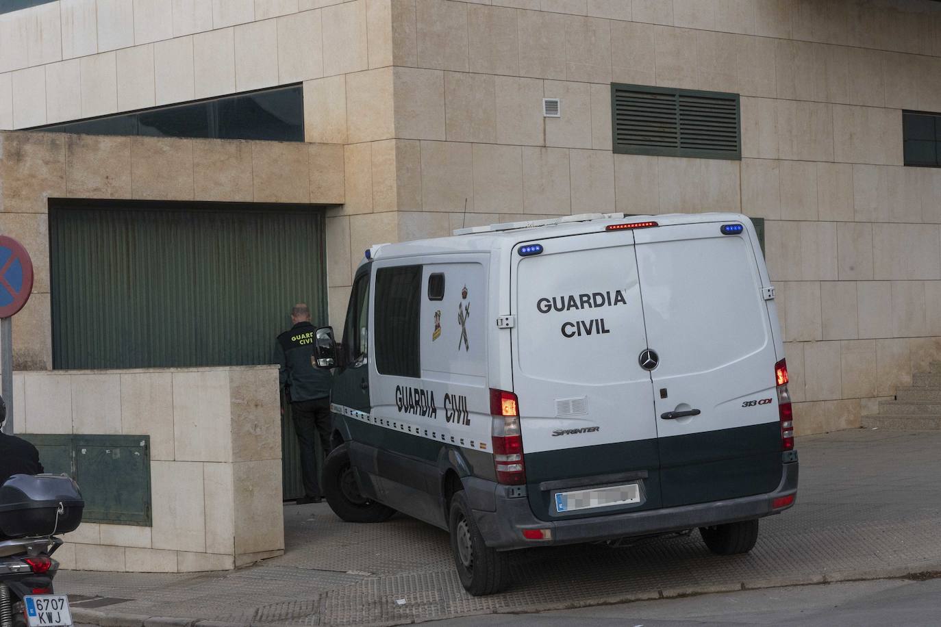 Llegada al juzgado de los detenidos de la &#039;banda de las gasolineras&#039;