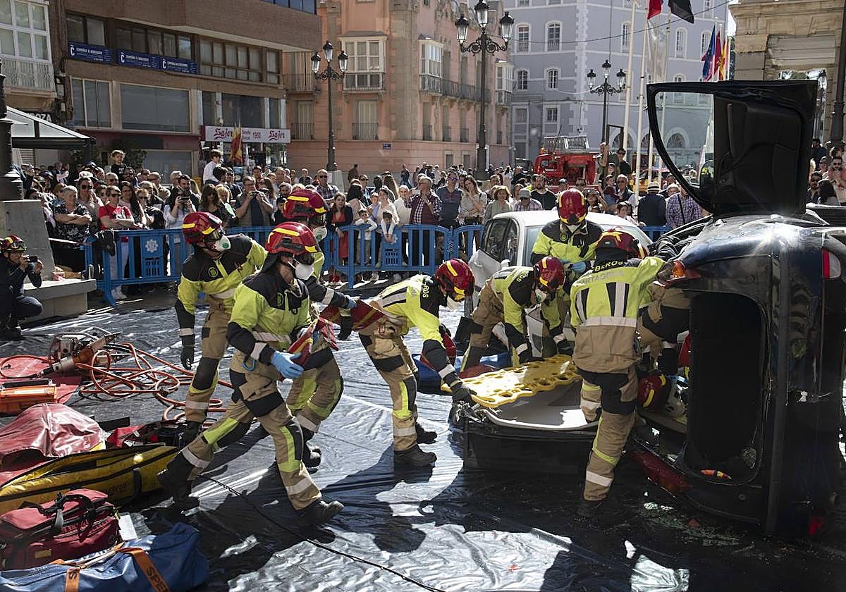 Exhibición de los bomberos de Cartagena