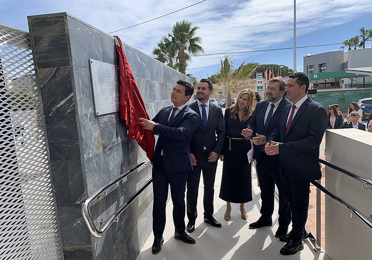 El alcalde Luengo, durante la inauguración del Centro de Negocios, este martes en Santiago de la Ribera.