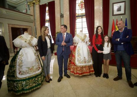 Imagen secundaria 1 - Murcia regala los trajes de lujo a las Reinas de la Huerta