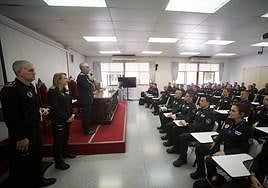 Acto de bienvenida a los futuros agentes en la sede de la Academia, este lunes.