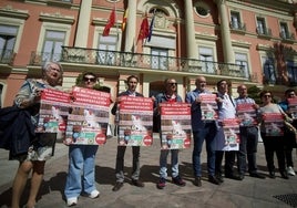 Miembros de 'Cierran mi barrio' convocan la manifestación del 25 de marzo.