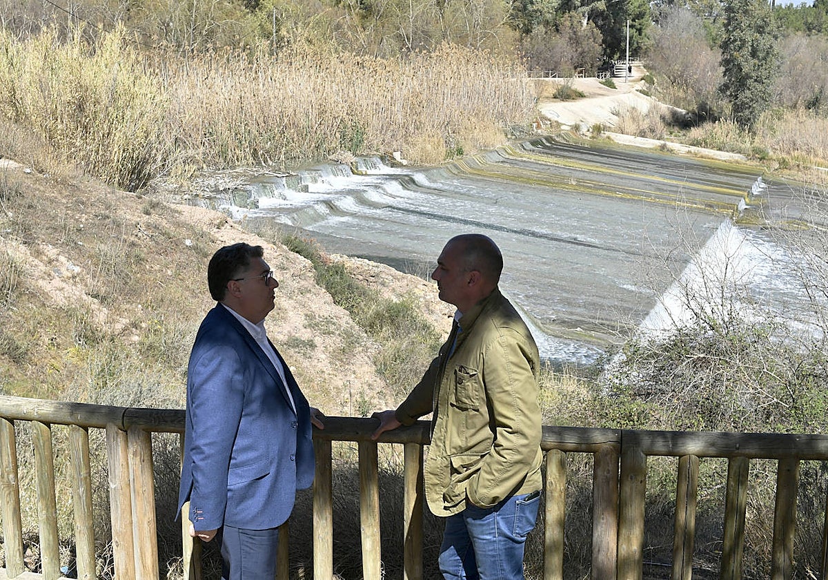 Los concejales Andrés Guerrero y Pedro García Rex durante su visita.