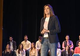 Patricia Fernández, este viernes, durante la presentación de su candidatura en el teatro Villa de Archena.