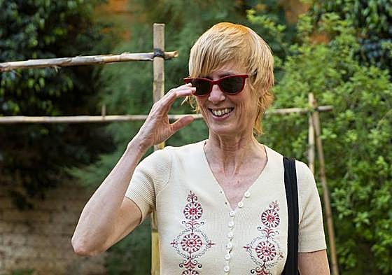 Bailarina y políglota. Patricia Almarcegui estudió Hispánicas en la Universidad de Zaragoza y se doctoró en la Universidad de Barcelona. Es autora de libros de viaje y novelas, además de bailarina y políglota