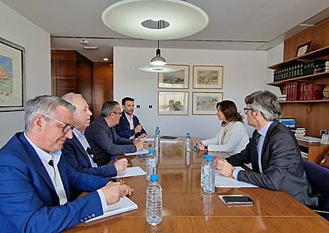 Imagen secundaria 1 - La división sindical dificulta la implantación de las 35 horas en la Comunidad