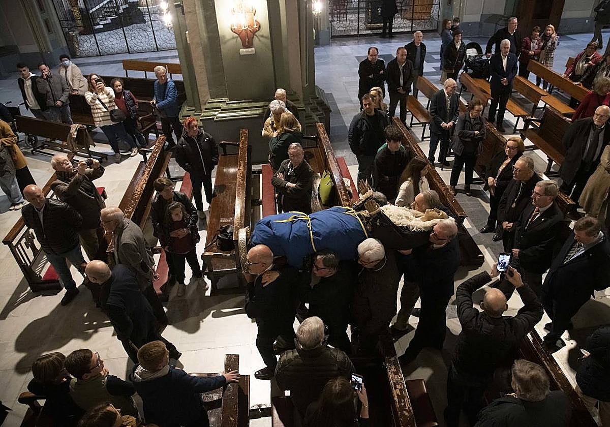 Traslado de la Virgen del Primer Dolor a Santa María