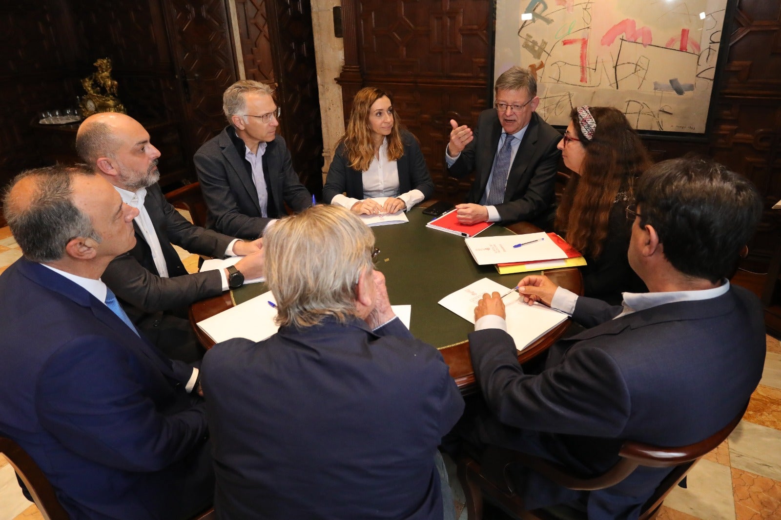 Reunión, este martes, entre el president, Ximo Puig, y la consellera de Agricultura, Isaura Navarro, con los regantes.