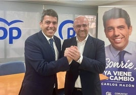 Francisco Ponce (derecha) junto a Carlos Mazón, presidente del PP de la Comunidad Valenciana, este miércoles en Alicante, durante la presentación de la candidatura.