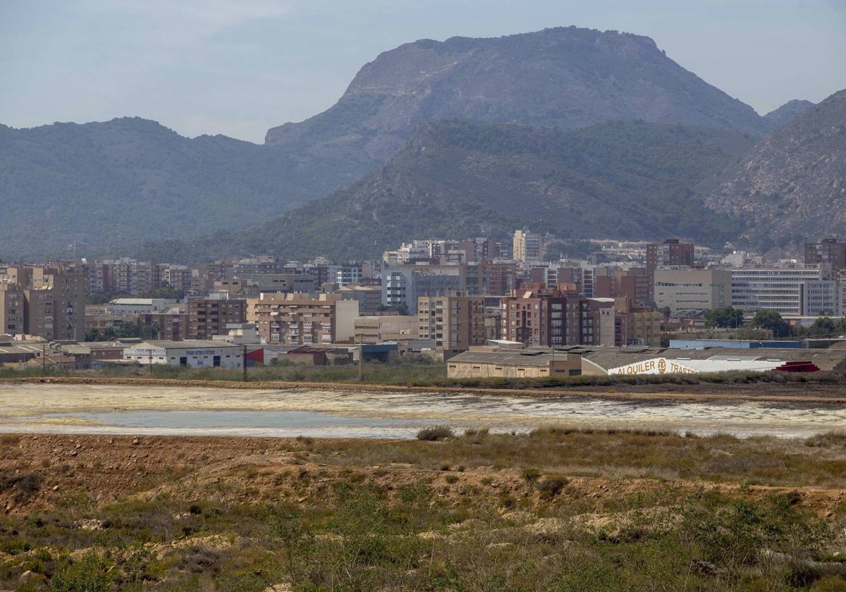 Vista de las balsas de residuos peligrosos de Zinsa, en una foto de archivo.