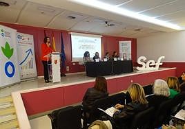 La directora del SEF, Marisa López, participó en la jornada '10 Años con el Fondo Social Europeo construyendo igualdad', junto a Acción contra el Hambre.