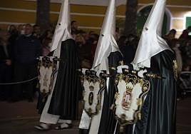 Procesión del traslado la Agrupación de San Pedro Apóstol de Martes Santo en Cartagena, en 2022.