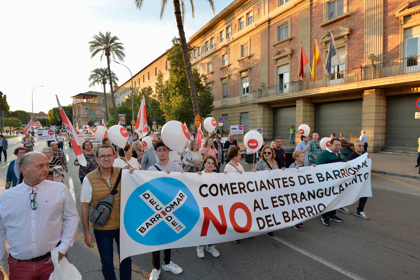 Nueva manifestación de Cierran mi barrio ante la «sordera» del Ayuntamiento de Murcia