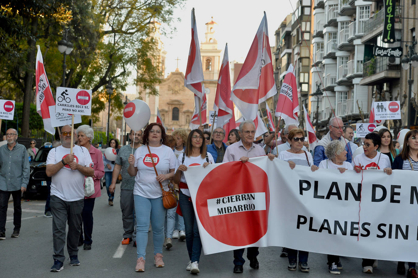 Nueva manifestación de Cierran mi barrio ante la «sordera» del Ayuntamiento de Murcia