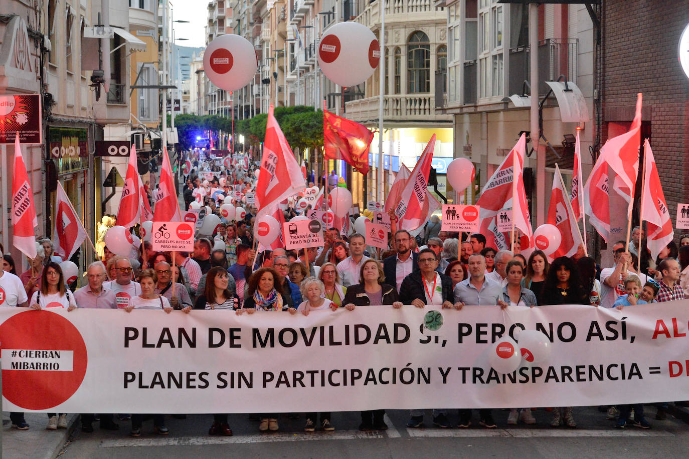 Nueva manifestación de Cierran mi barrio ante la «sordera» del Ayuntamiento de Murcia