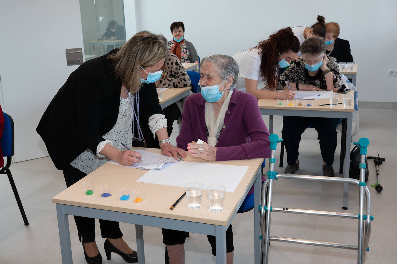 Arte para estimular a las personas que sufren deterioro cognitivo en Lorca