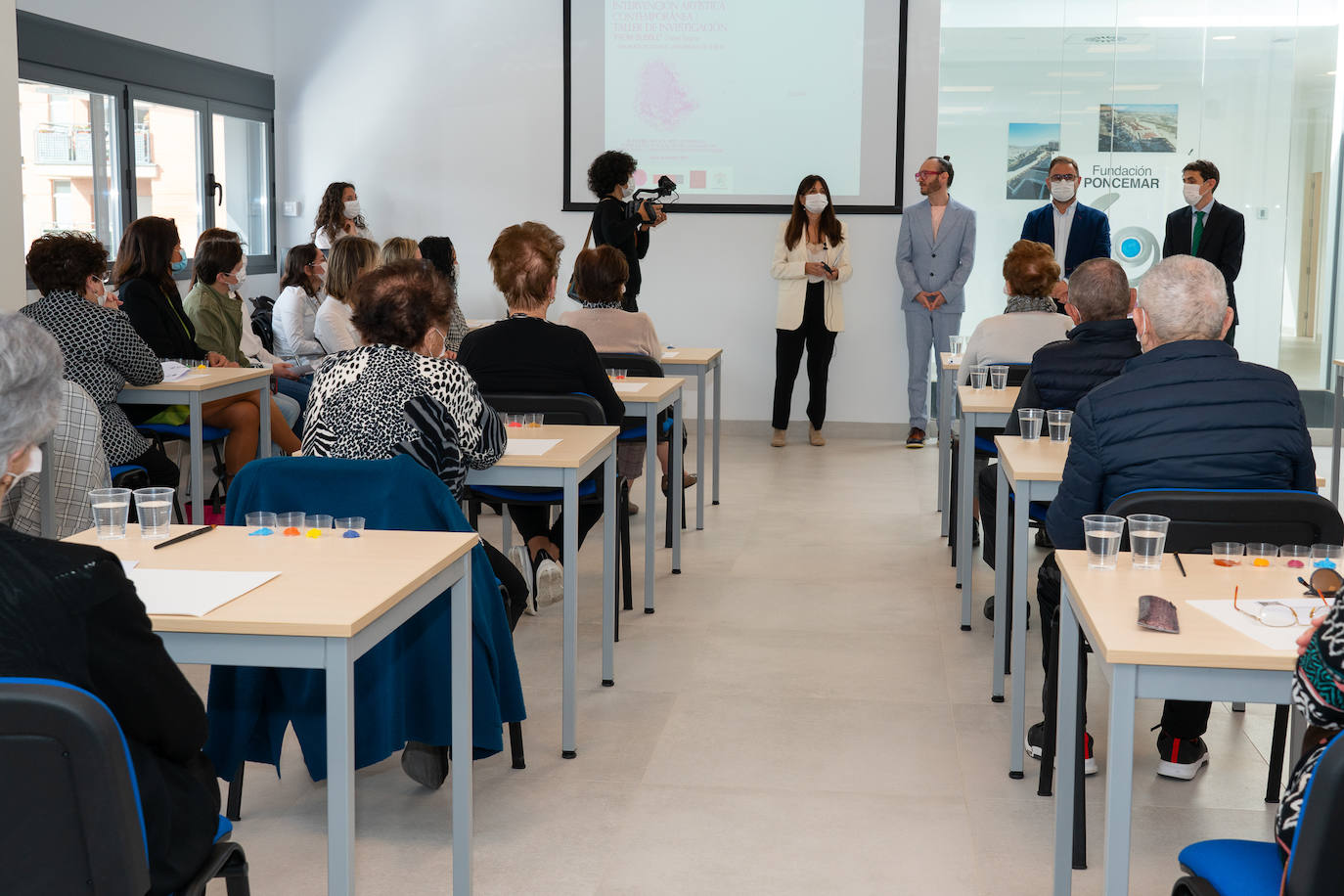 Arte para estimular a las personas que sufren deterioro cognitivo en Lorca