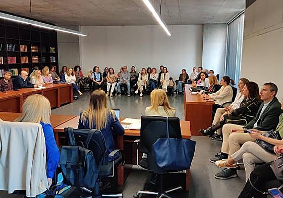Asamblea de los letrados de la Administración de Justicia de la Región de Murcia, este lunes.