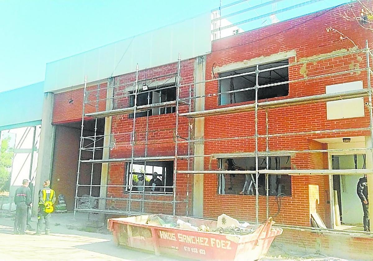 Estado de las obras del parque de bomberos en Mula, ayer.