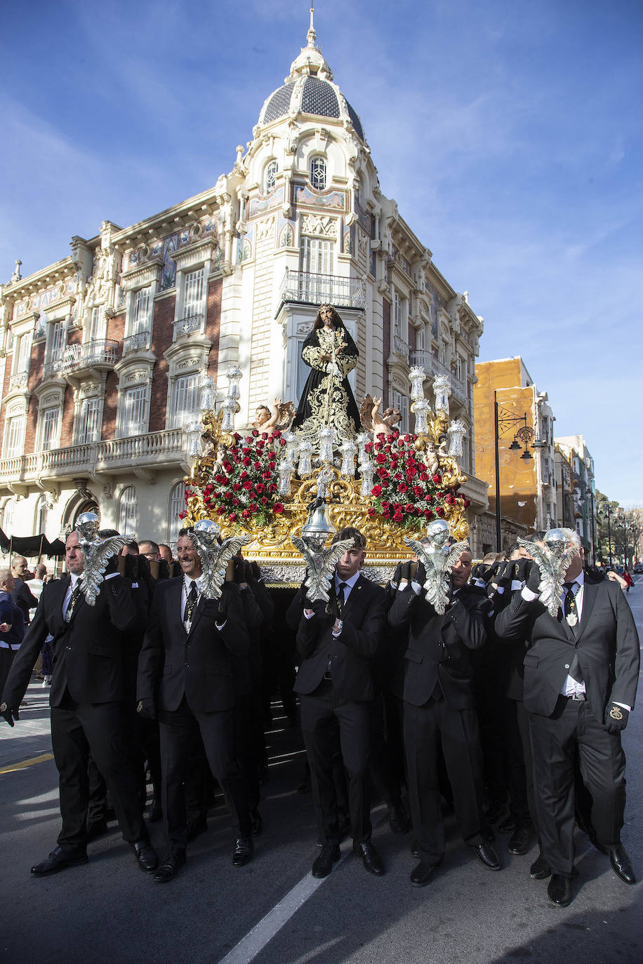 El vía crucis del Cristo de la Divina Misericordia de Cartagena, en imágenes