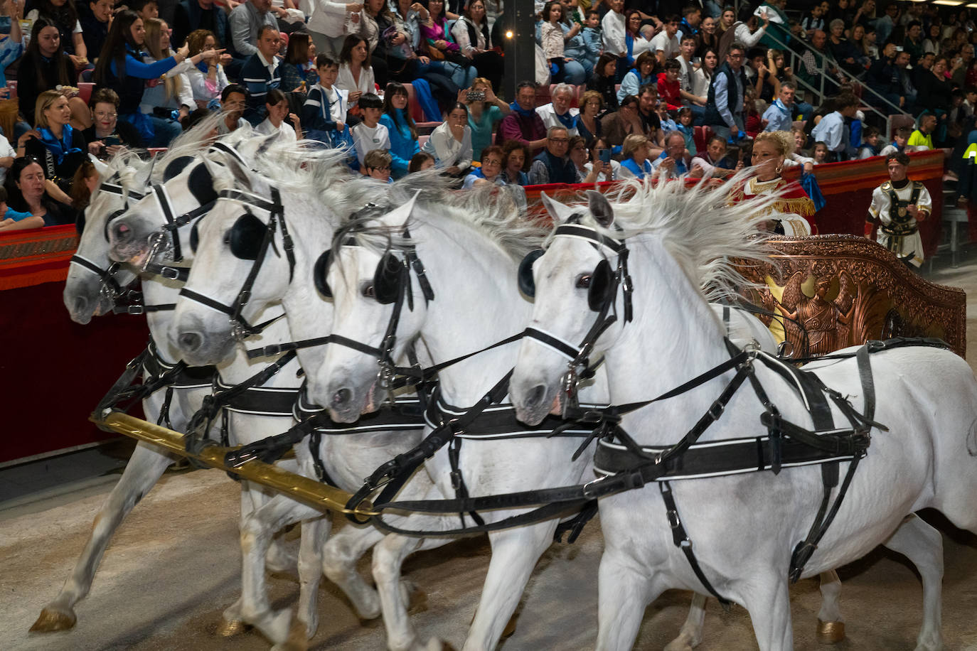 La procesión del Paso Blanco del Viernes de Dolores, en imágenes