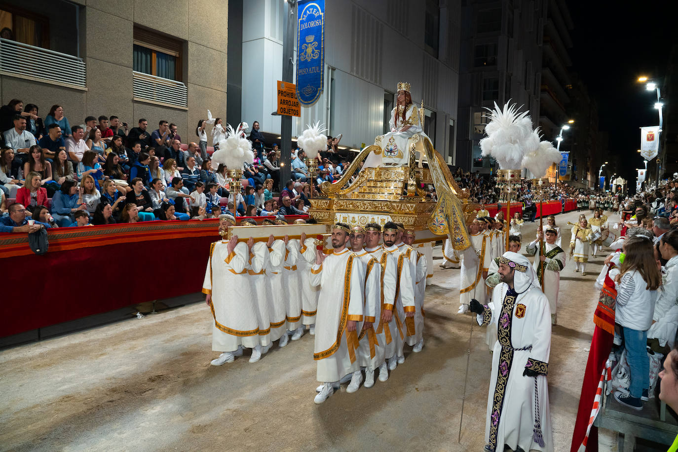 La procesión del Paso Blanco del Viernes de Dolores, en imágenes