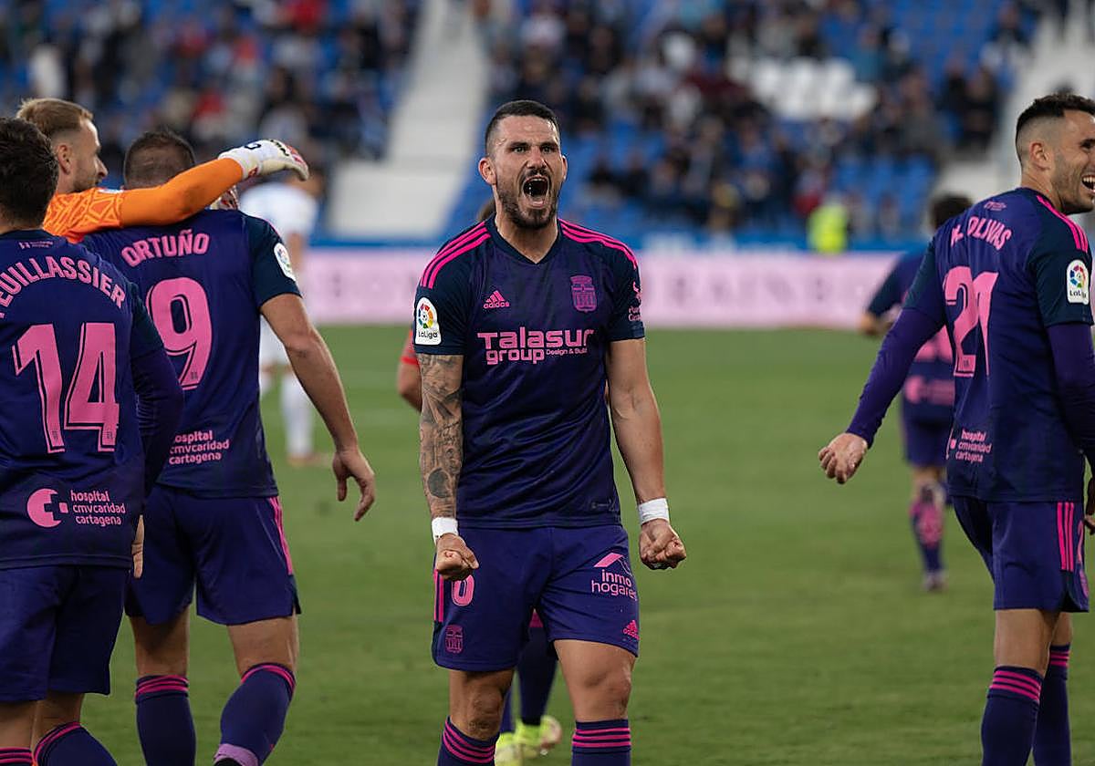 Datkovic celebra con rabia en uno de los goles del Efesé.
