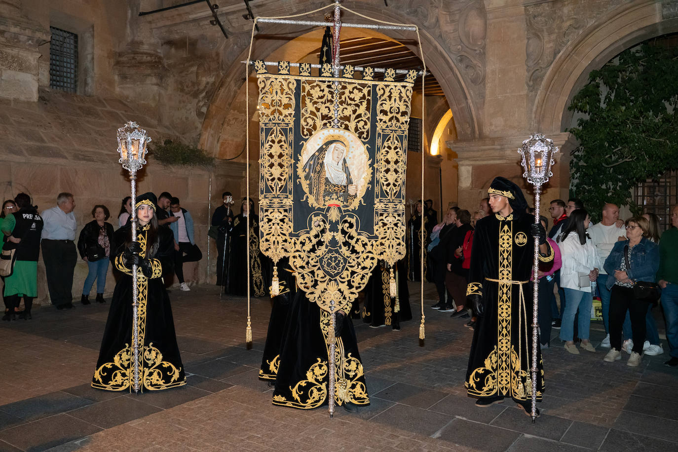 Procesión de la Santísima Virgen de la Soledad de Lorca, en imágenes