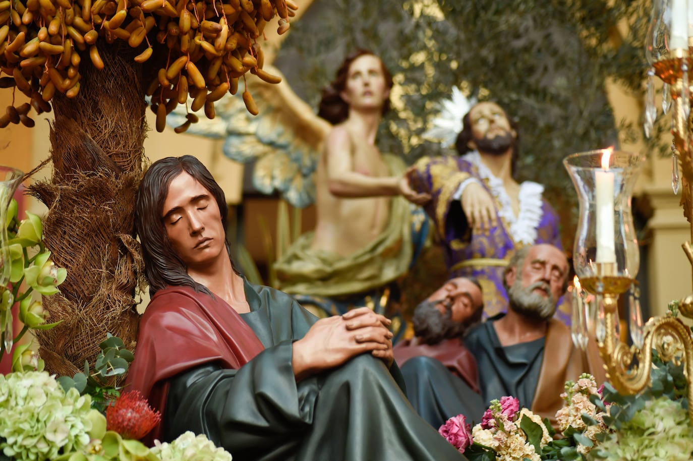 Procesión de la Cofradía del Santísimo Cristo de la Caridad en Murcia, en imágenes