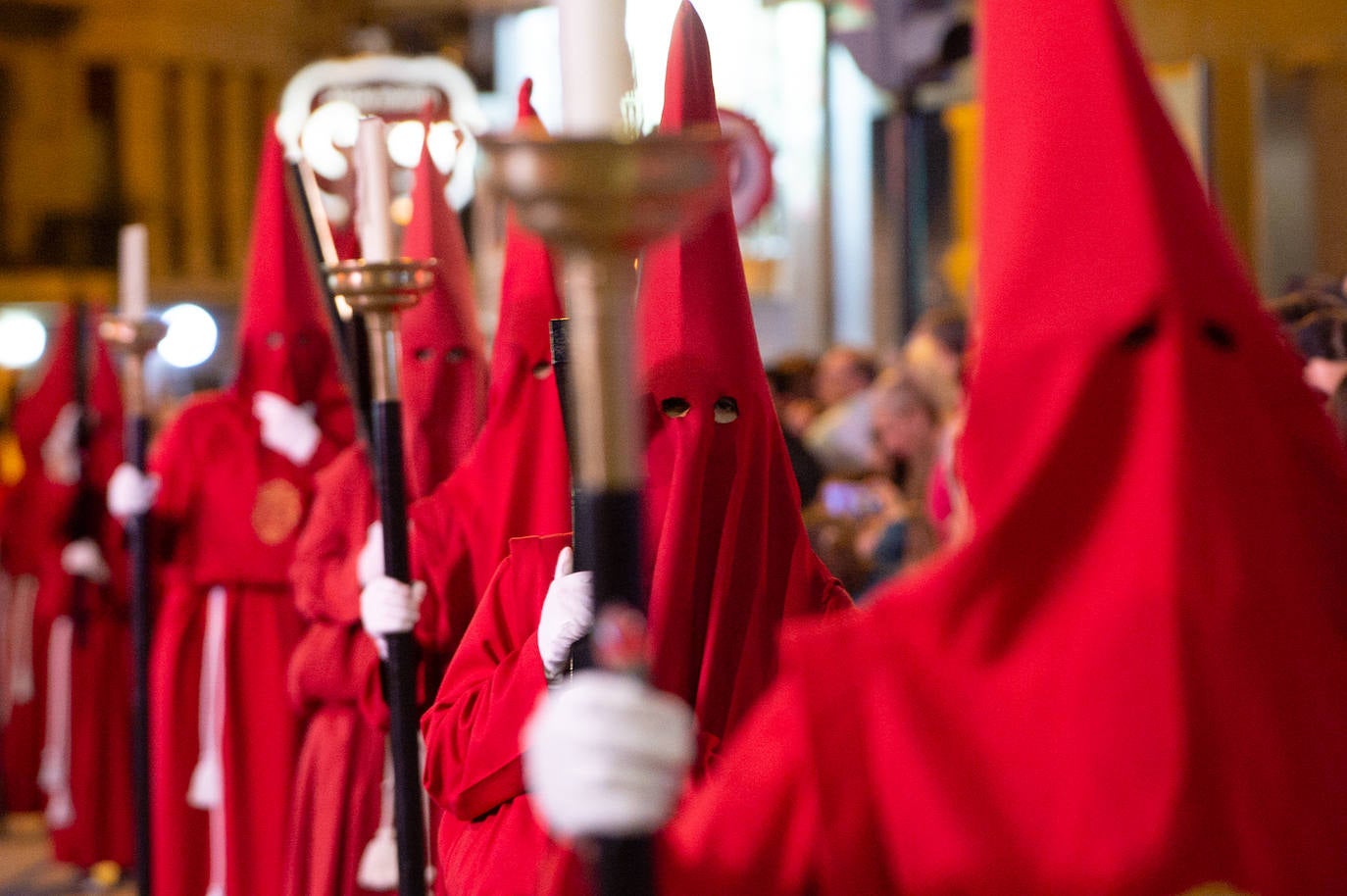 Procesión de la Cofradía del Santísimo Cristo de la Caridad en Murcia, en imágenes