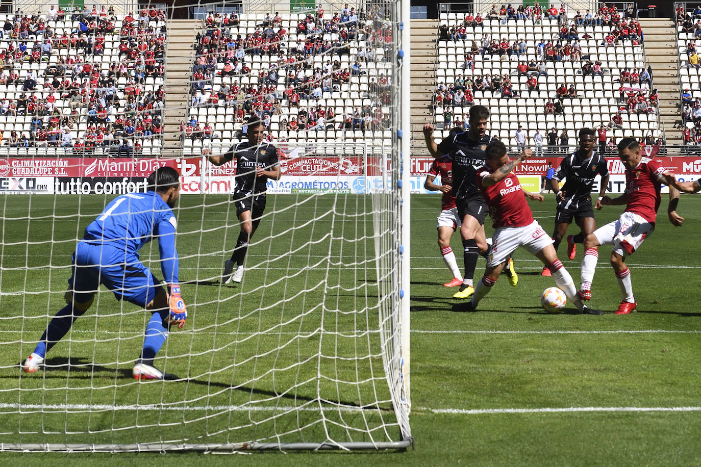 La victoria del Real Murcia frente al Cornellà, en imágenes