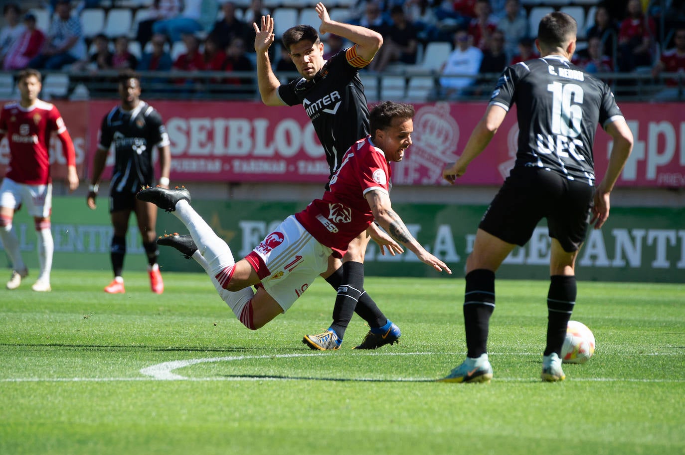 La victoria del Real Murcia frente al Cornellà, en imágenes