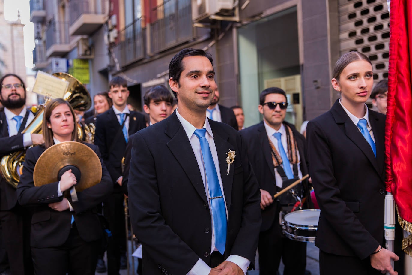 Las mantillas abren paso a la Semana Santa oriolana
